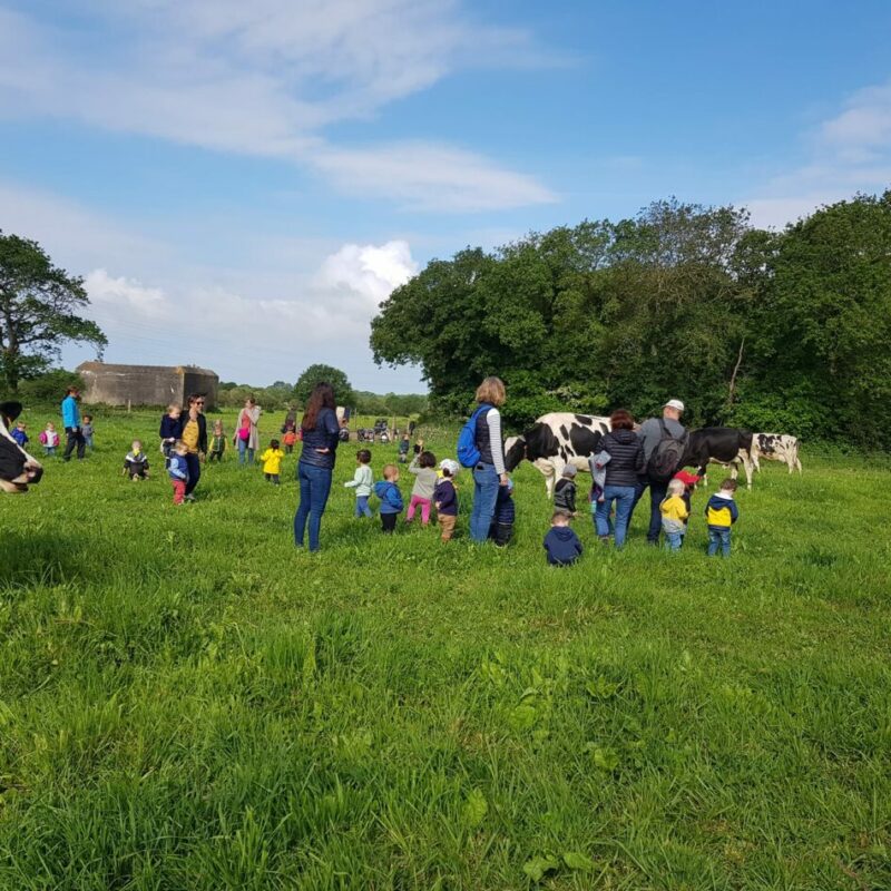 groupe enfants à la ferme
